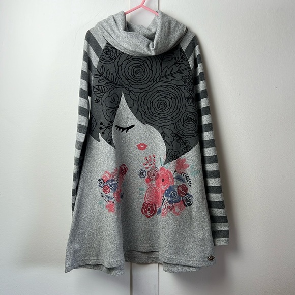 Girls Cowl Neck Dress with striped sleeves and face - Picture 2 of 7